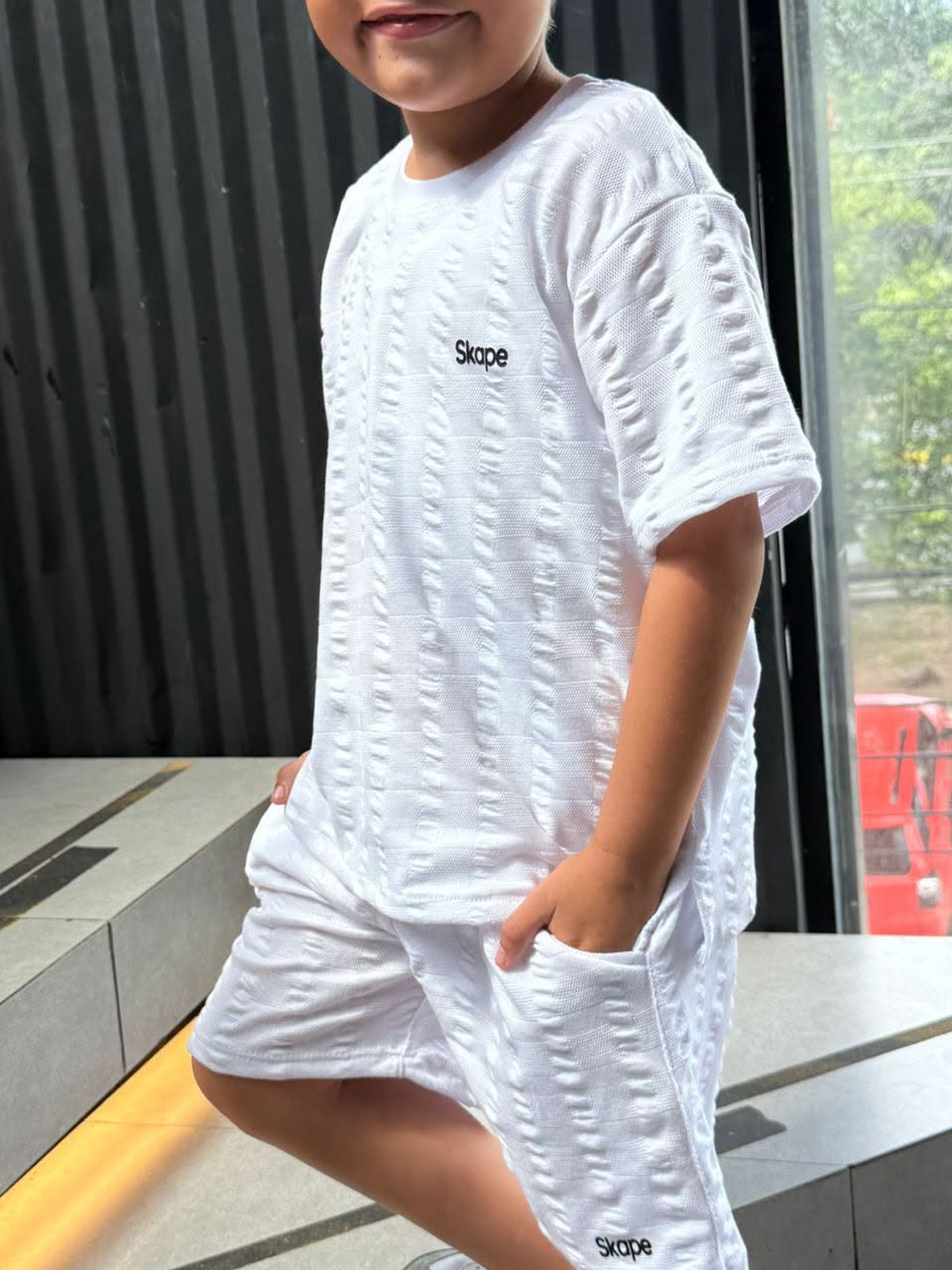 Conjunto deportivo para niño en modelo